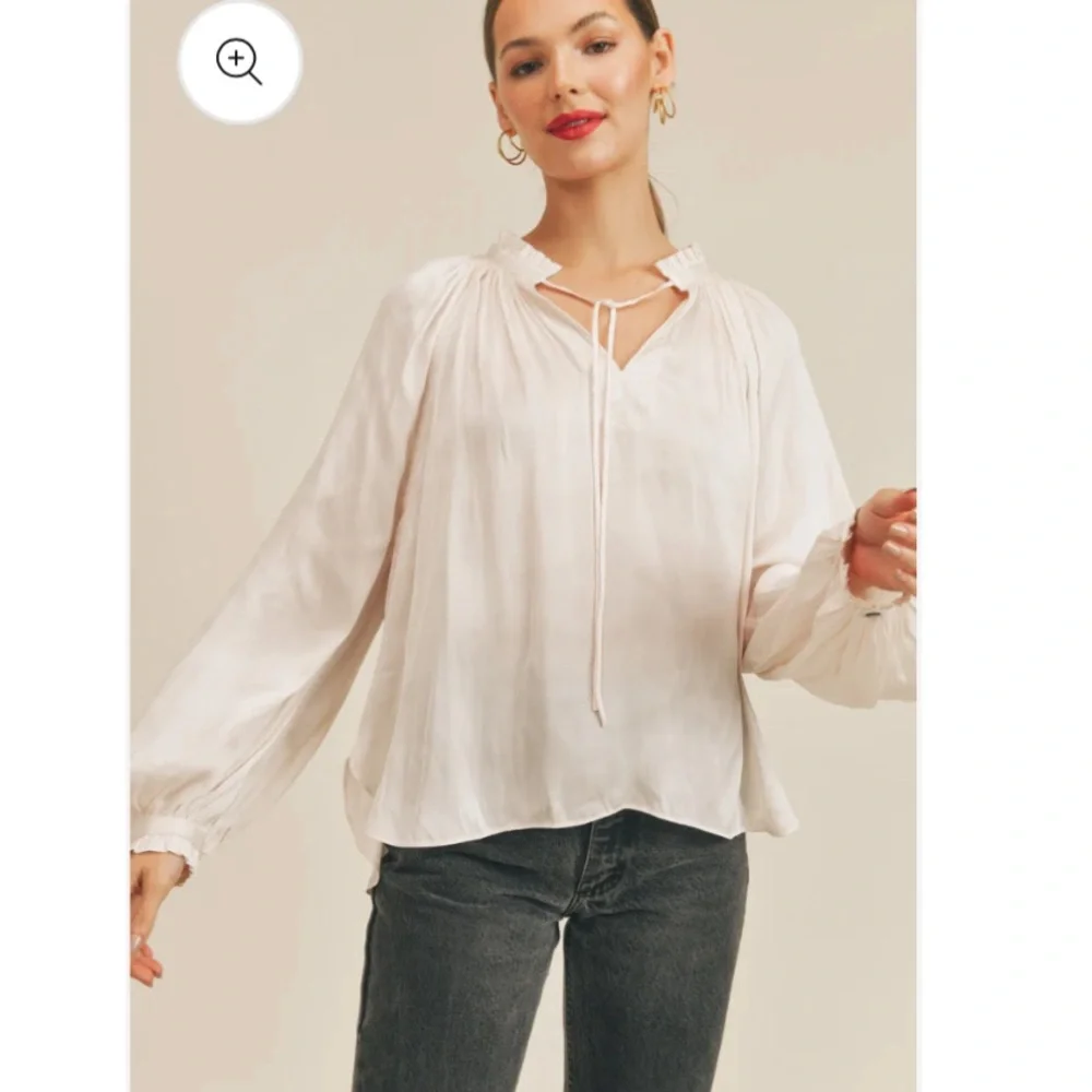 Carmen Marc Valvo Blush Peasant V-neck Blouse size small - Picture 10 of 10